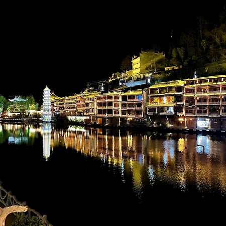 Lqj Riverside Guest House Fenghuang County Exterior photo