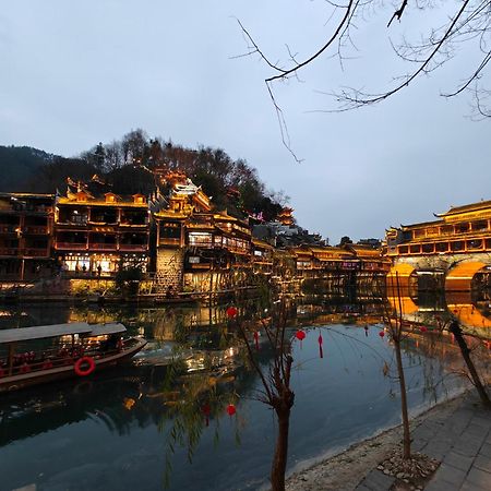 Lqj Riverside Guest House Fenghuang County Exterior photo