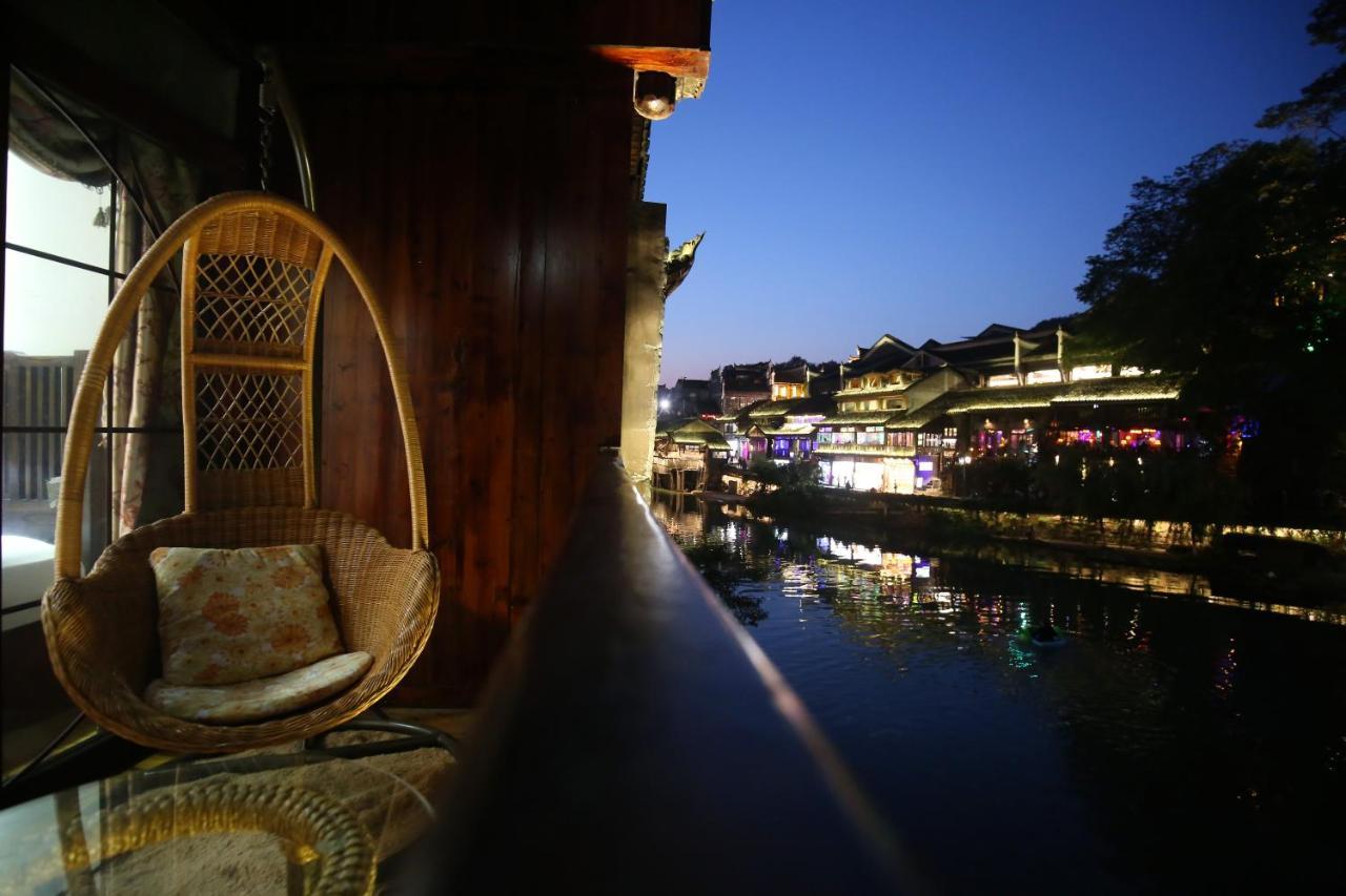 Lqj Riverside Guest House Fenghuang County Exterior photo
