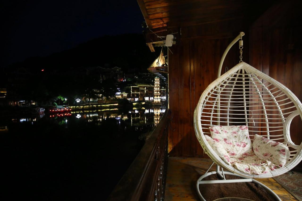 Lqj Riverside Guest House Fenghuang County Exterior photo