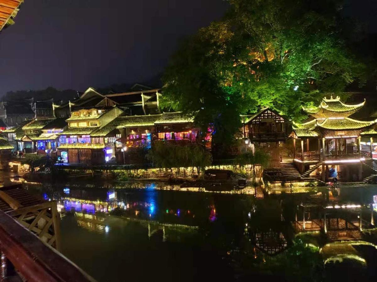 Lqj Riverside Guest House Fenghuang County Exterior photo