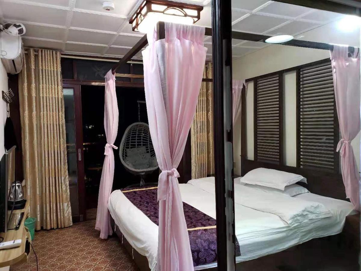 Lqj Riverside Guest House Fenghuang County Exterior photo
