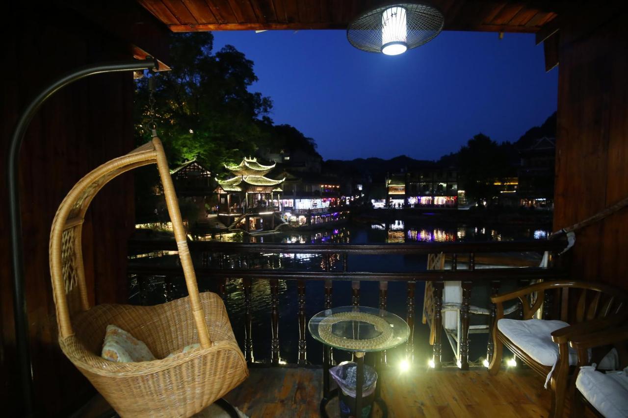 Lqj Riverside Guest House Fenghuang County Exterior photo