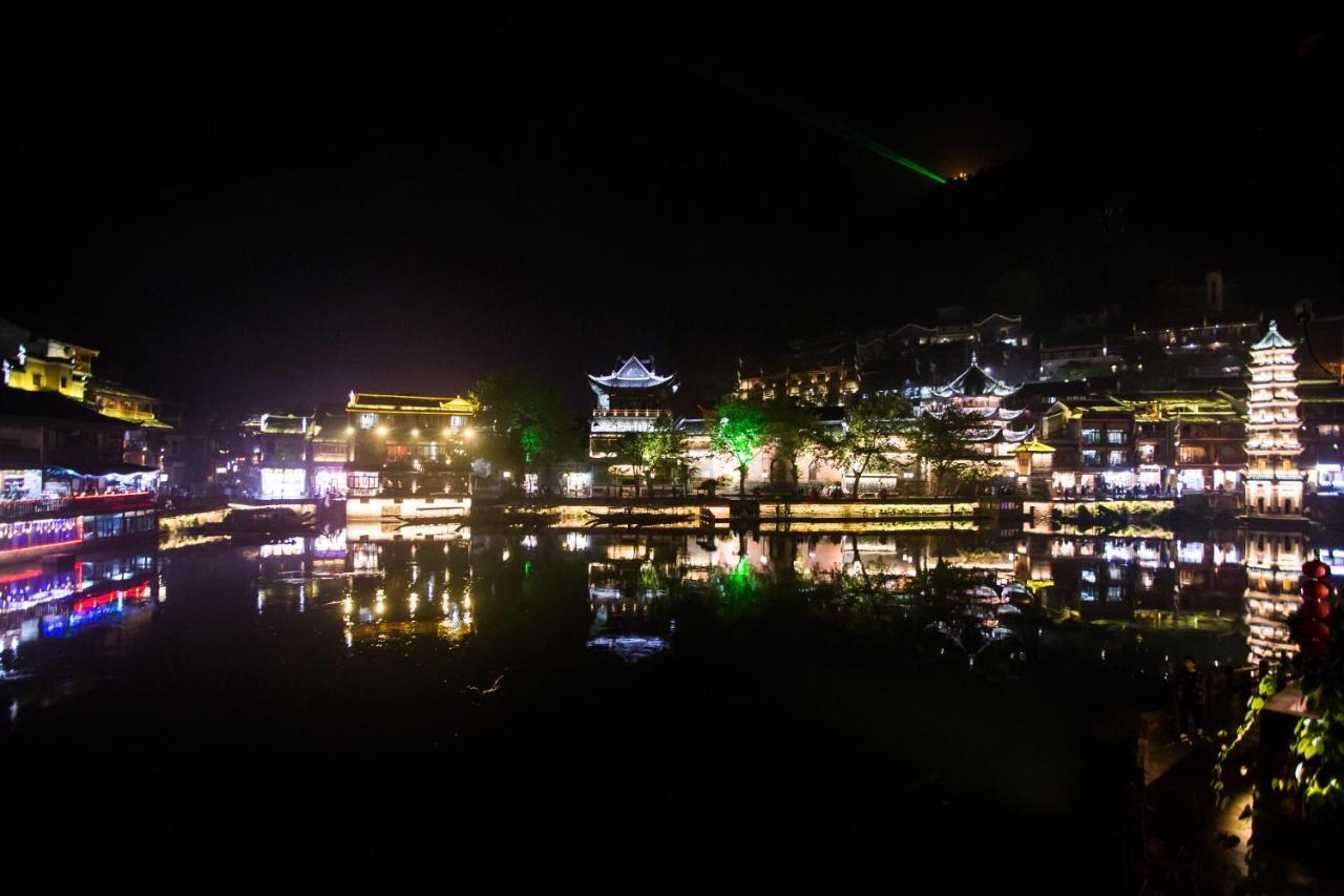 Lqj Riverside Guest House Fenghuang County Exterior photo