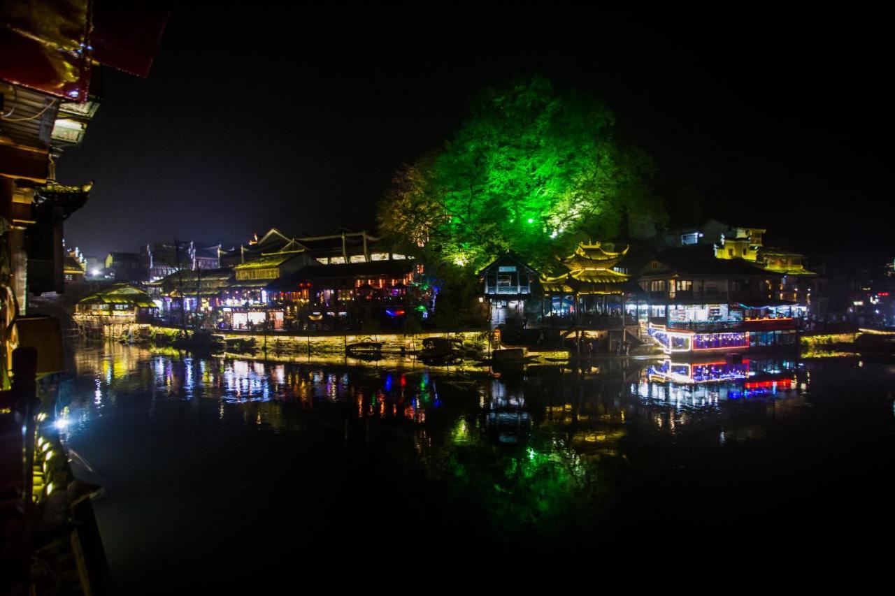 Lqj Riverside Guest House Fenghuang County Exterior photo