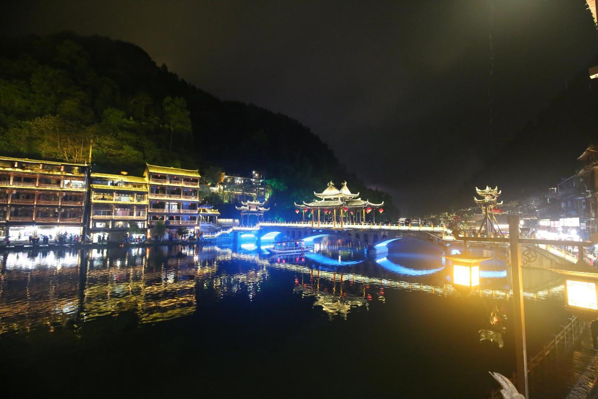 Lqj Riverside Guest House Fenghuang County Exterior photo