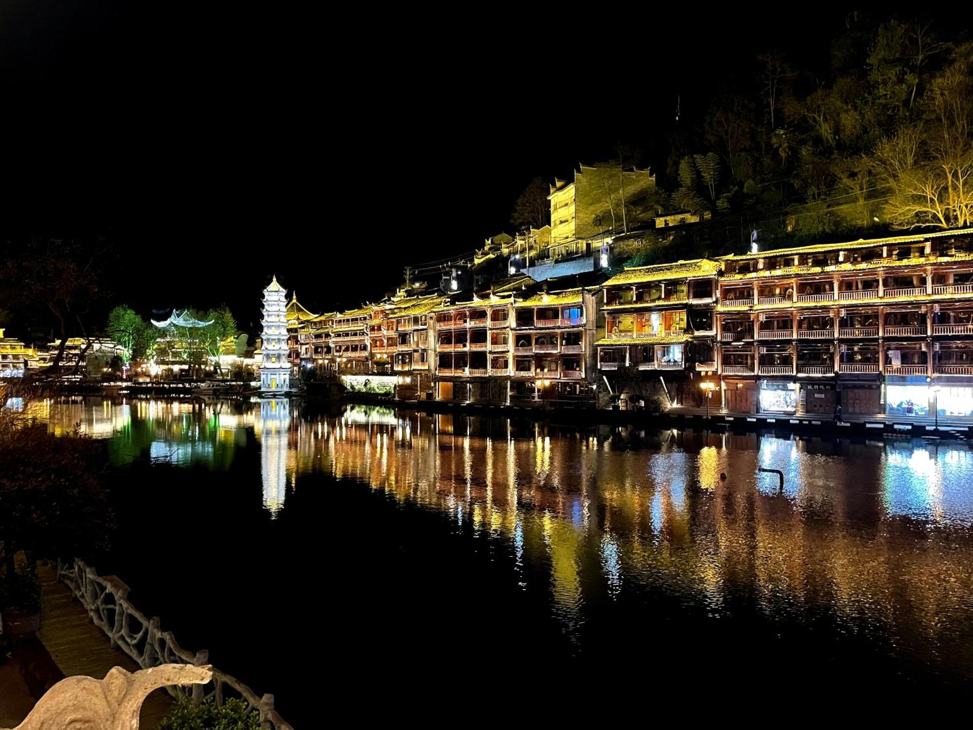 Lqj Riverside Guest House Fenghuang County Exterior photo