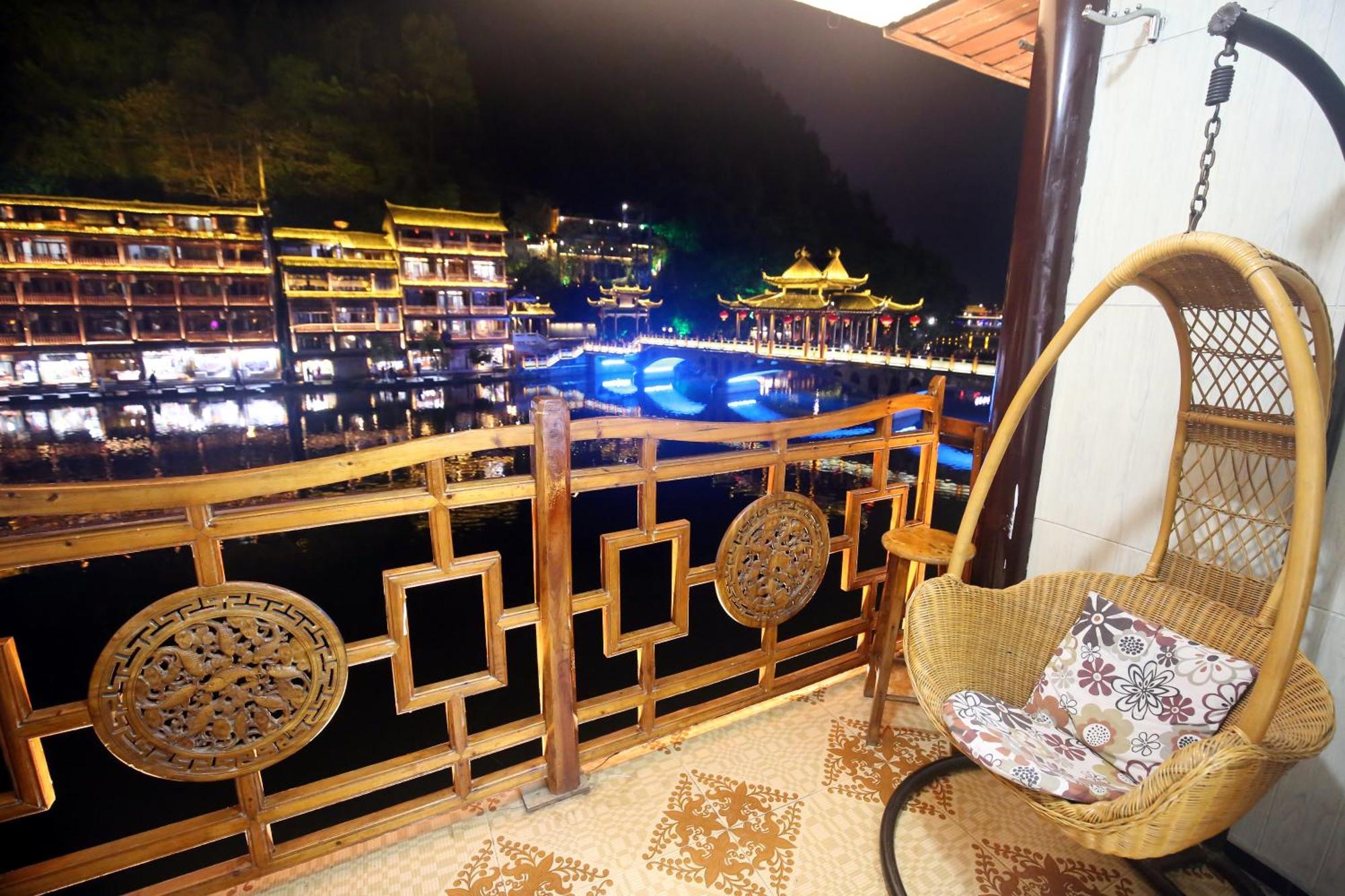Lqj Riverside Guest House Fenghuang County Exterior photo