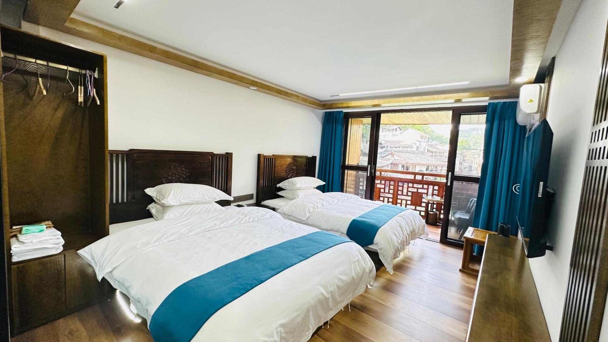 Lqj Riverside Guest House Fenghuang County Exterior photo