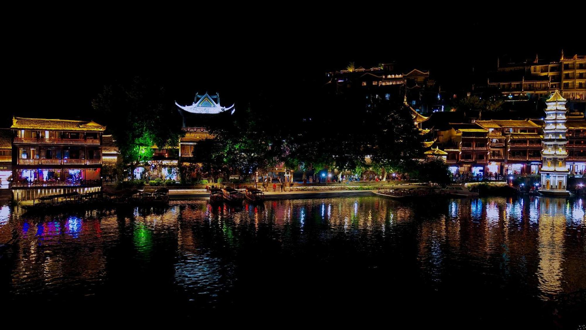 Lqj Riverside Guest House Fenghuang County Exterior photo