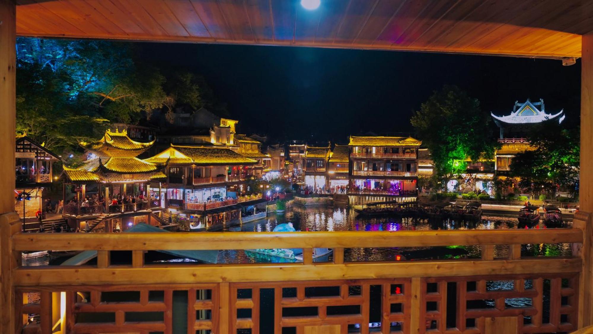 Lqj Riverside Guest House Fenghuang County Exterior photo