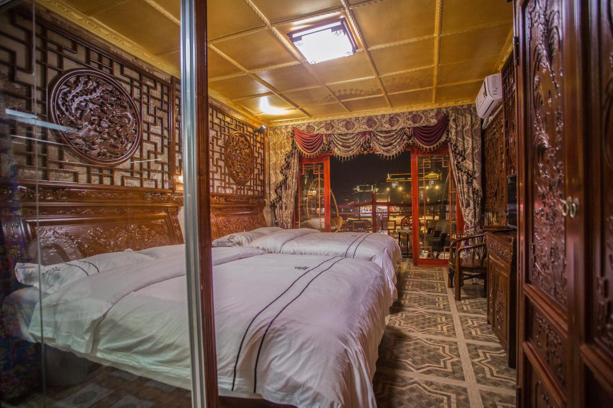 Lqj Riverside Guest House Fenghuang County Exterior photo
