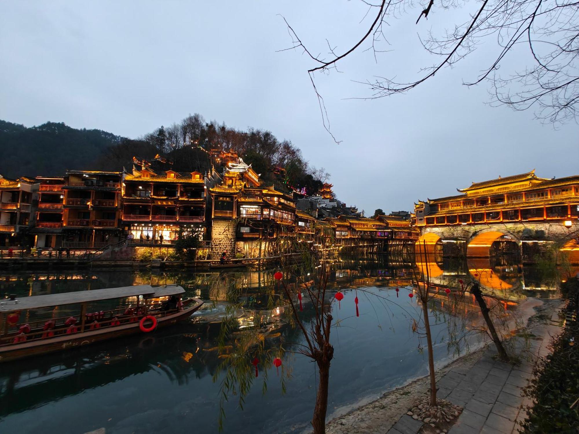 Lqj Riverside Guest House Fenghuang County Exterior photo