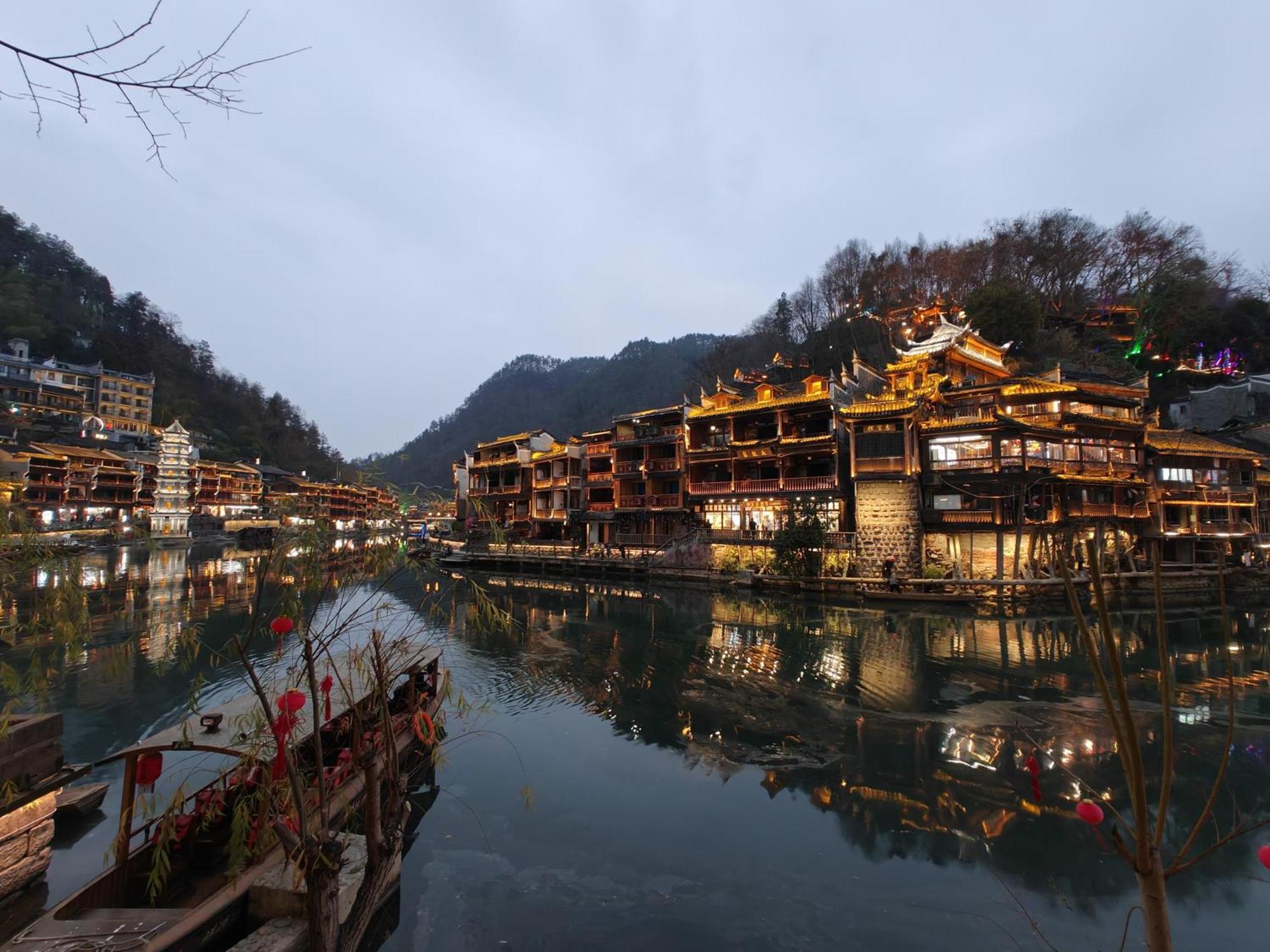 Lqj Riverside Guest House Fenghuang County Exterior photo