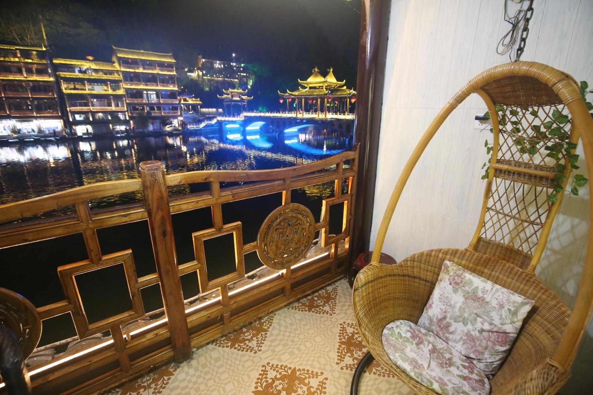Lqj Riverside Guest House Fenghuang County Exterior photo