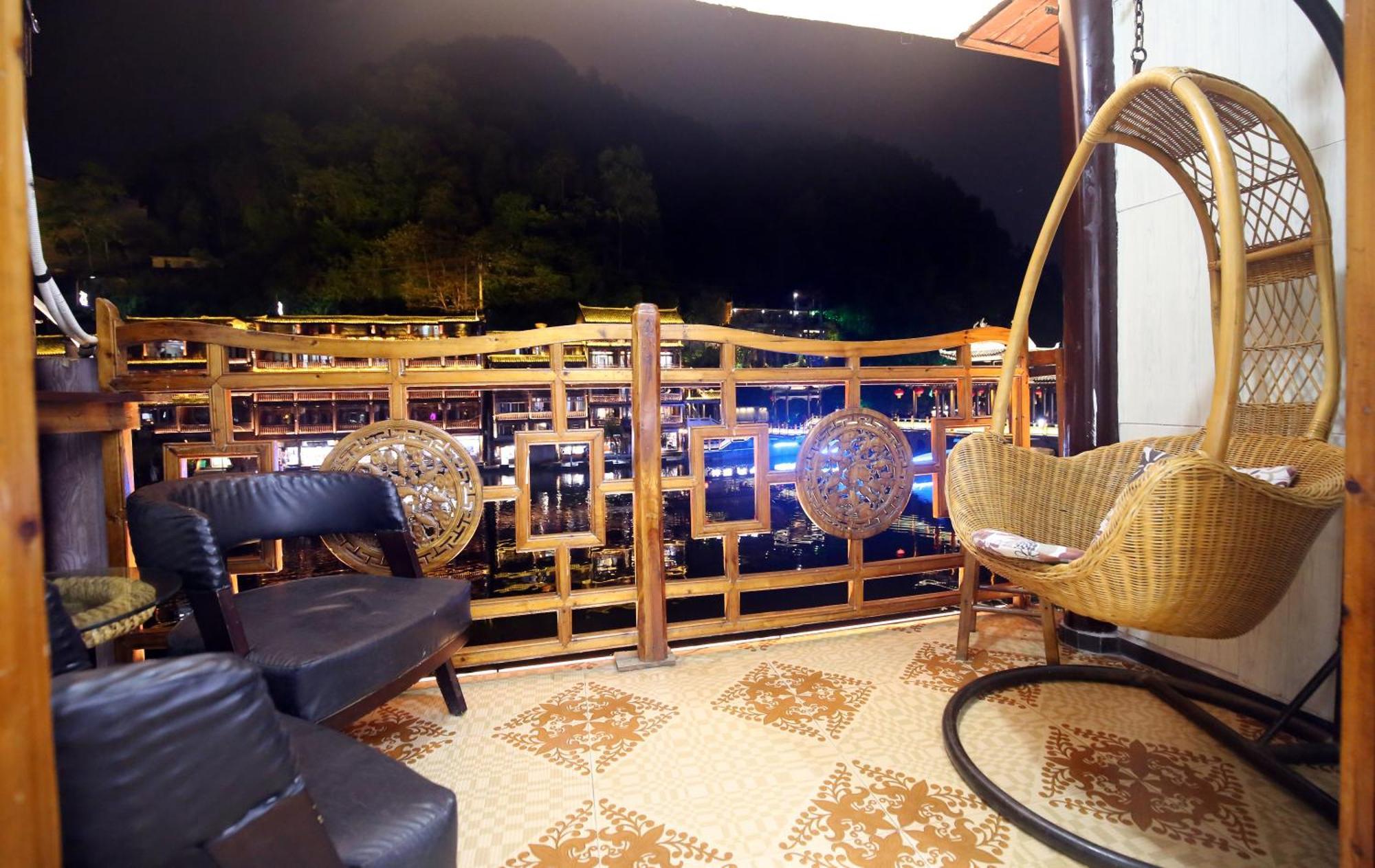 Lqj Riverside Guest House Fenghuang County Exterior photo
