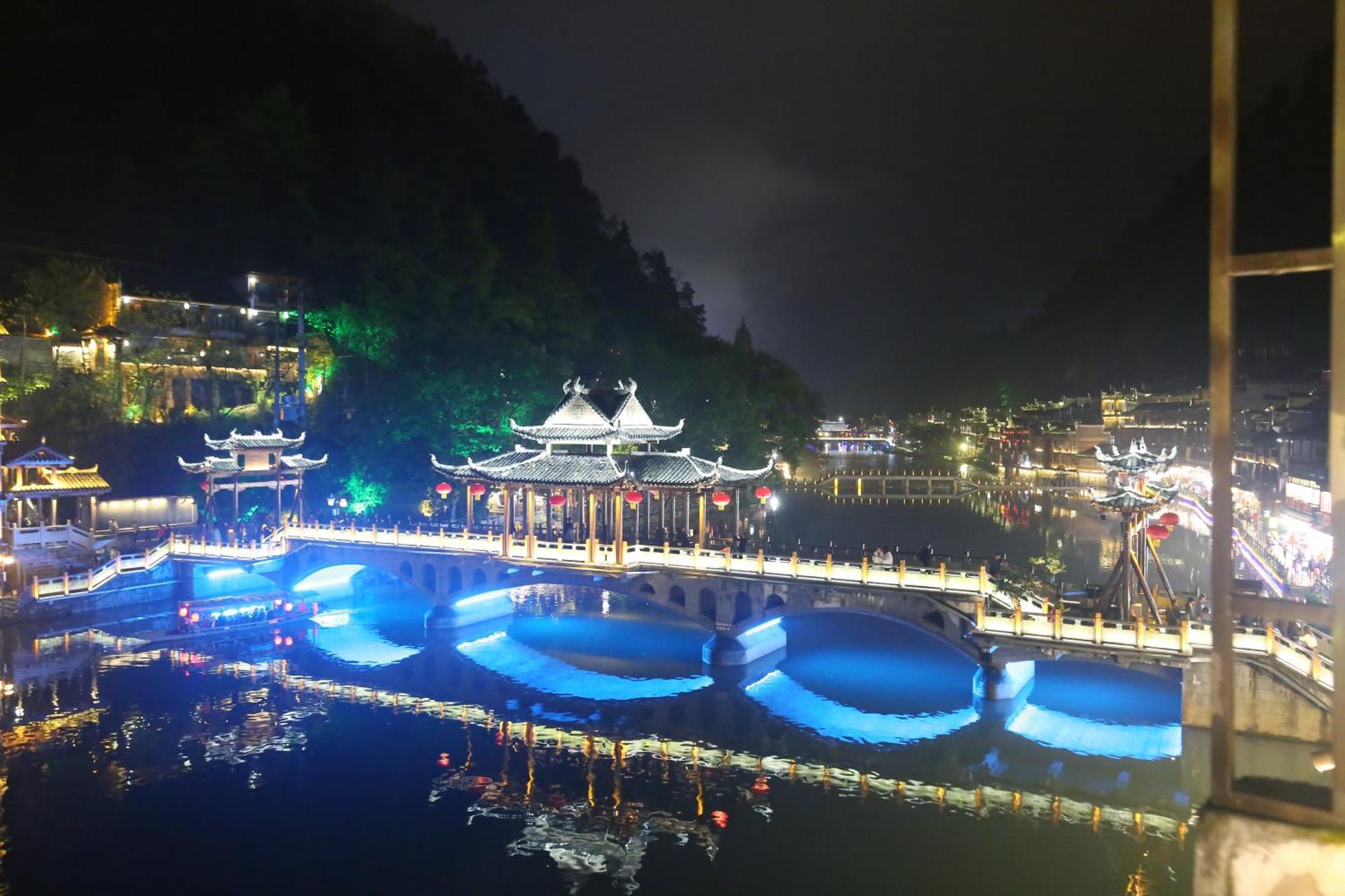 Lqj Riverside Guest House Fenghuang County Exterior photo