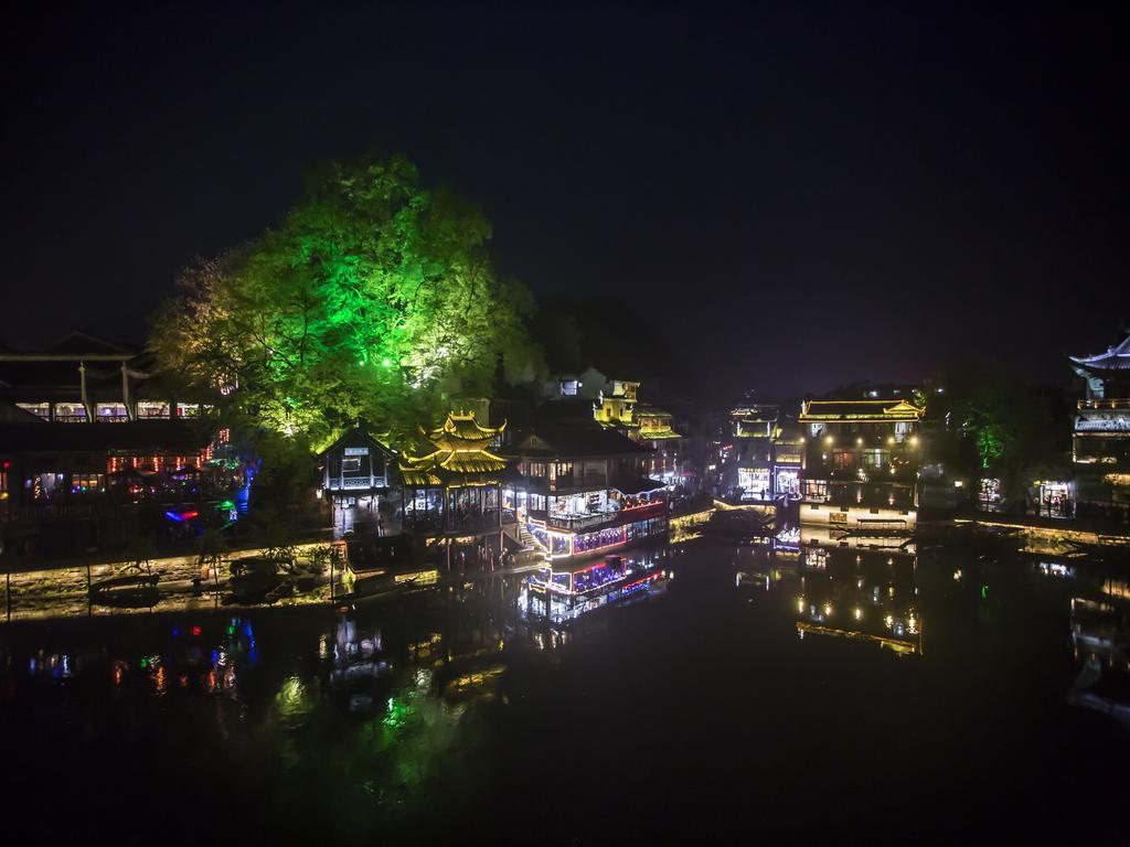 Lqj Riverside Guest House Fenghuang County Exterior photo