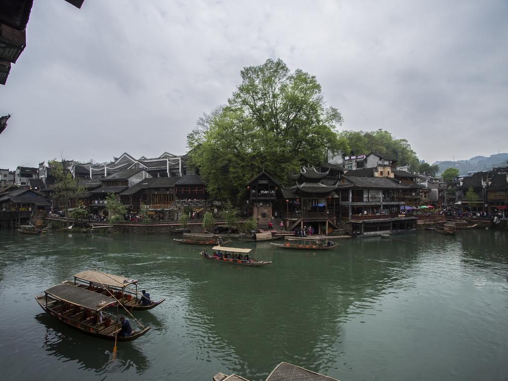 Lqj Riverside Guest House Fenghuang County Exterior photo